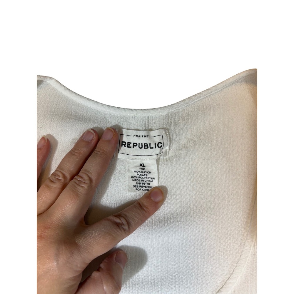For The Republic White Pleated Tiered V Neck Bell Sleeve Tunic Top XL - Picture 3 of 3
